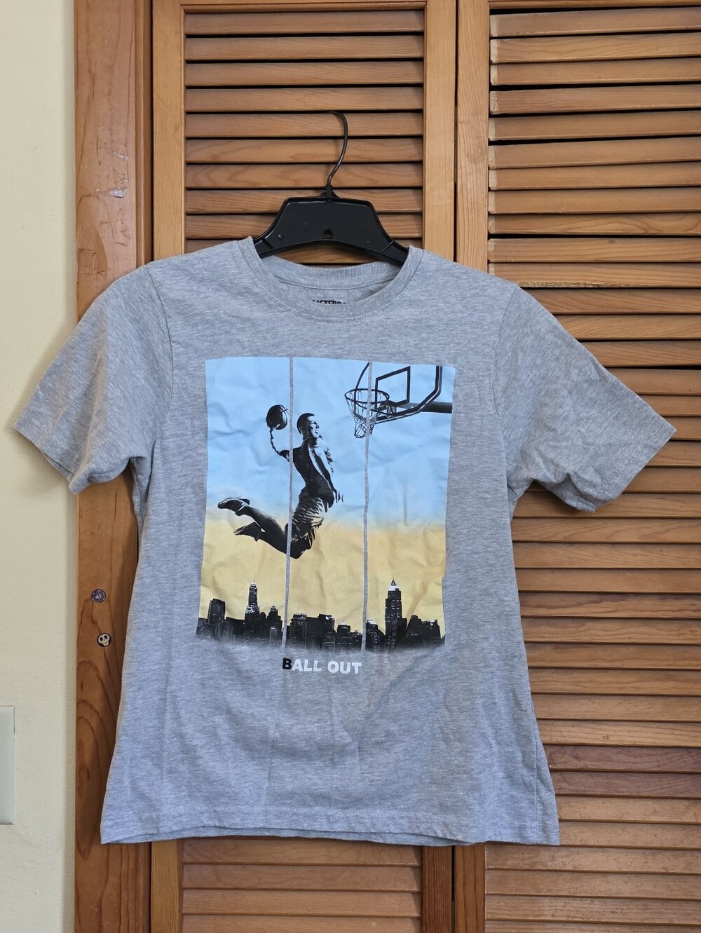 EUC Amsterdam Kids 'Ball Out' Basketball Graphic Tee Size Large